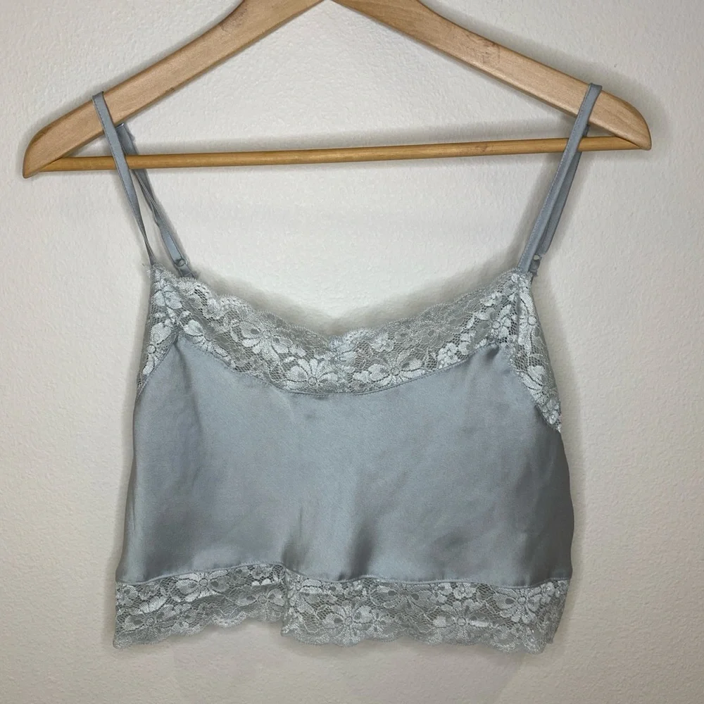 Brandy Melville Dionne‎ Silky Tank Top One Size - Picture 1 of 5